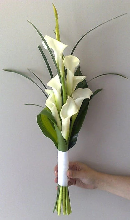 Calla Lily Handtied Bouquet – CHRISTELL'S FLOWERS, Killeen TX
